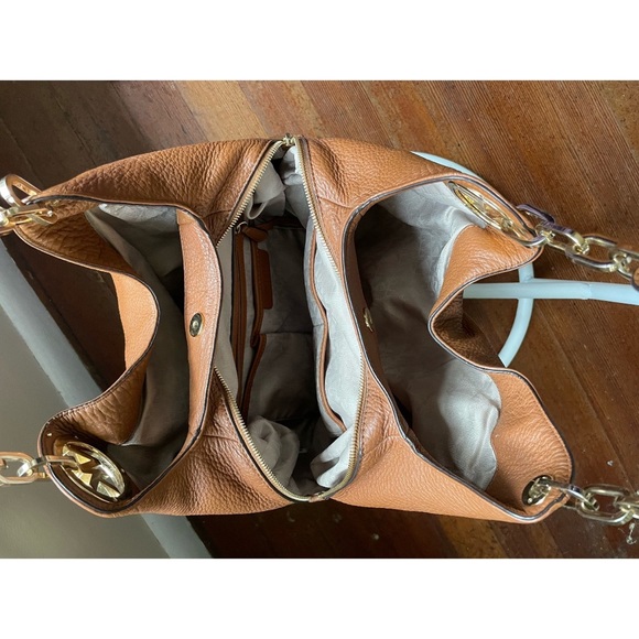 Michael Kors Large Leather Purse with Chain Lots of Pockets - Picture 3 of 3